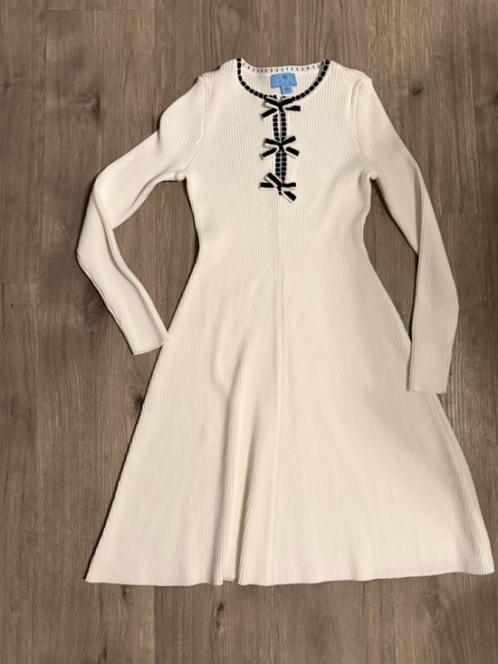 CeCe Dresses & Skirts - CeCe Cream Ribbed Midi Dress with Black Trim and Bows